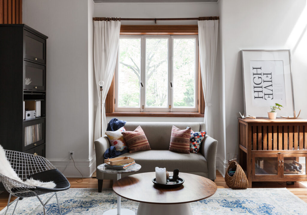 A Round Retro Coffee Table Is A Go-to Choice