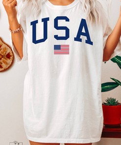 Patriotic USA Flag 4th of July T-Shirt - Celebrate the Holiday in Red, White, and Blue