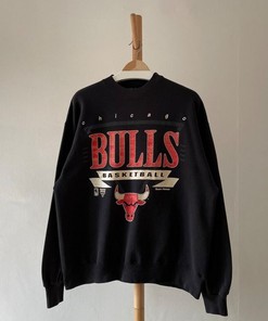 Vintage Style Chicago Bulls Sweatshirt, Hoodie, Shirt - Perfect Fan Gift for NCAA Enthusiasts