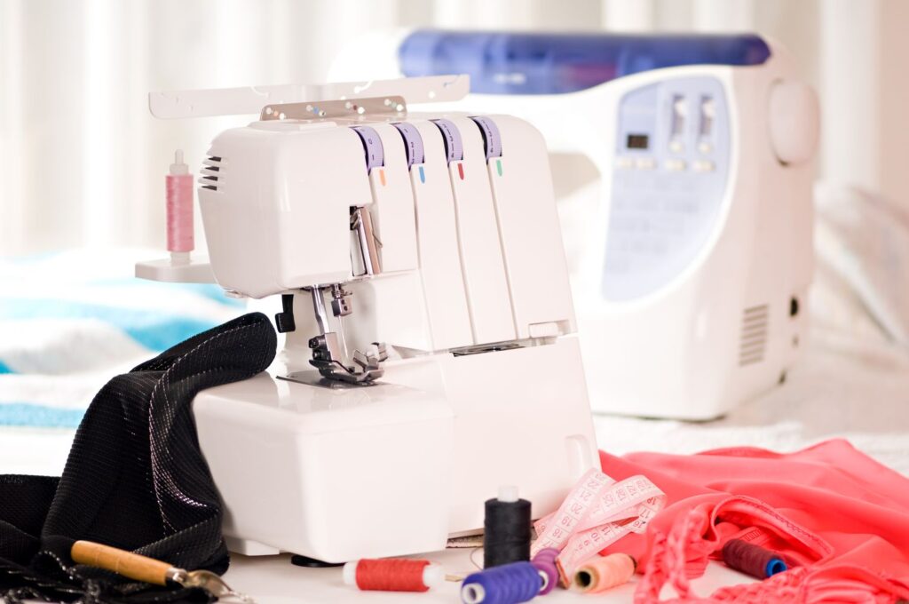 Serger Specialized Sewing Machine